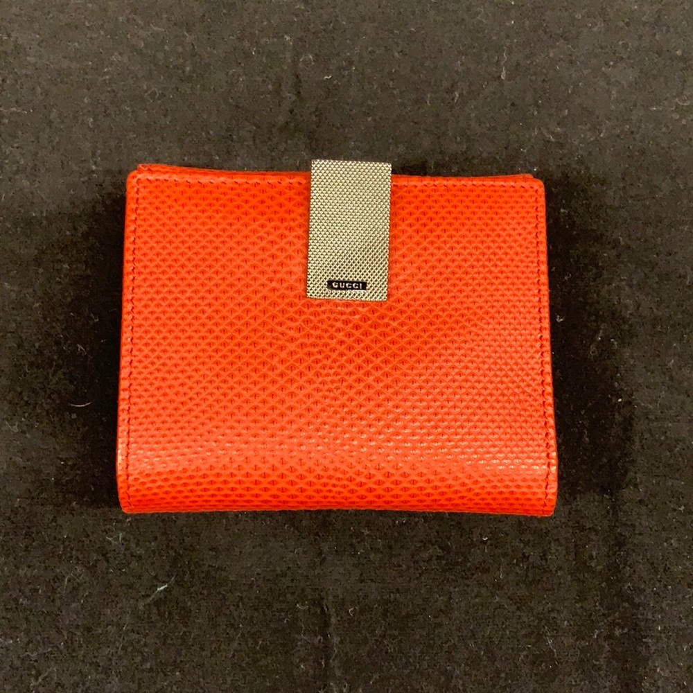 GUCCI red w/silver clasp wallet